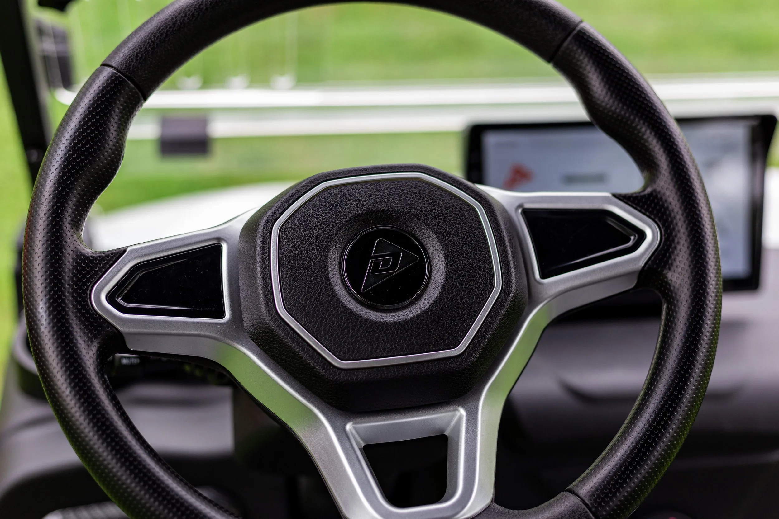 Carro de golf eléctrico Denago EV Rover XL detalle lateral